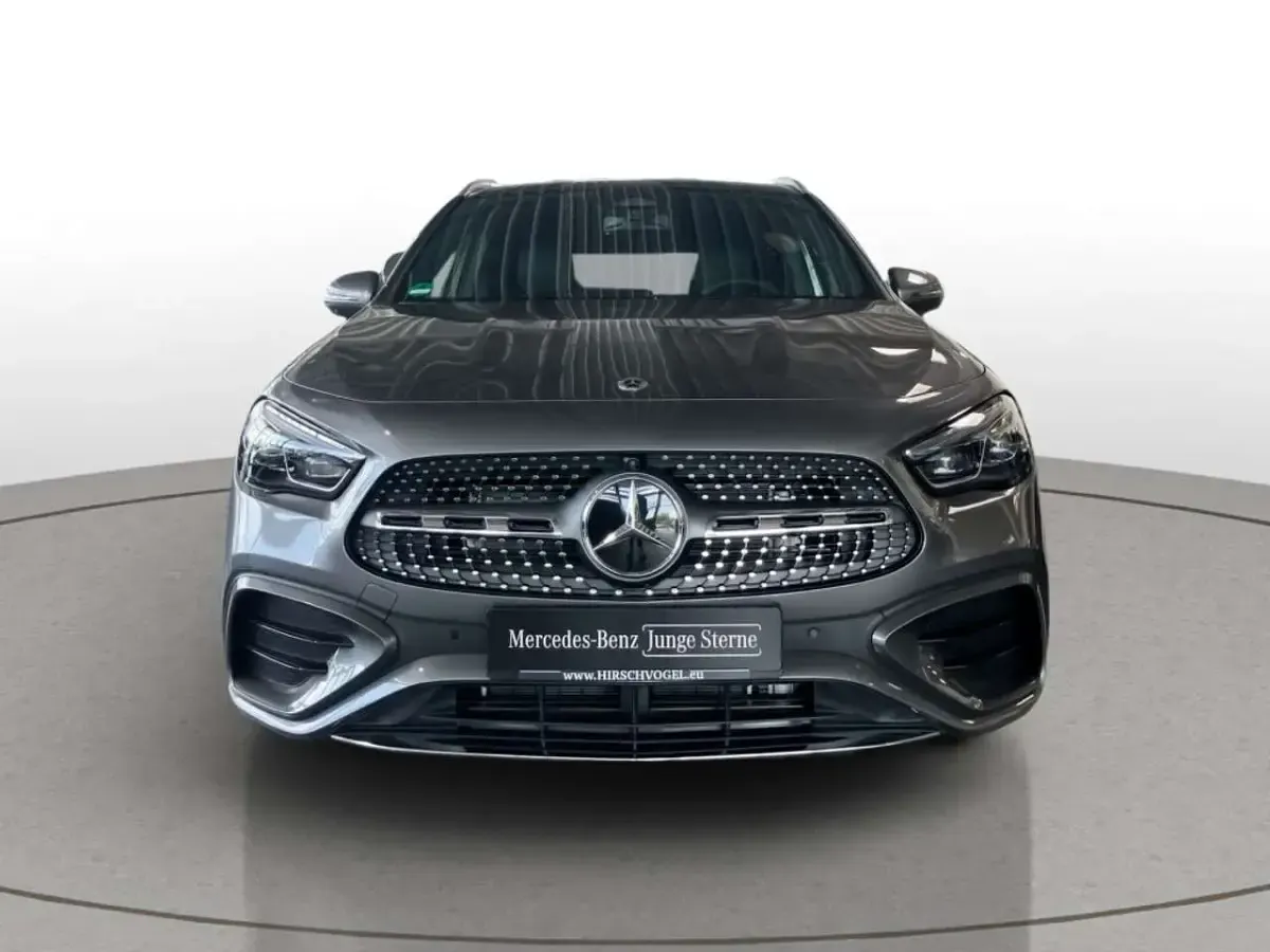 Gebraucht Mercedes GLA200 AMG line 163 PS (119 kW) 2025 Metalliclack mountaingrau SUV