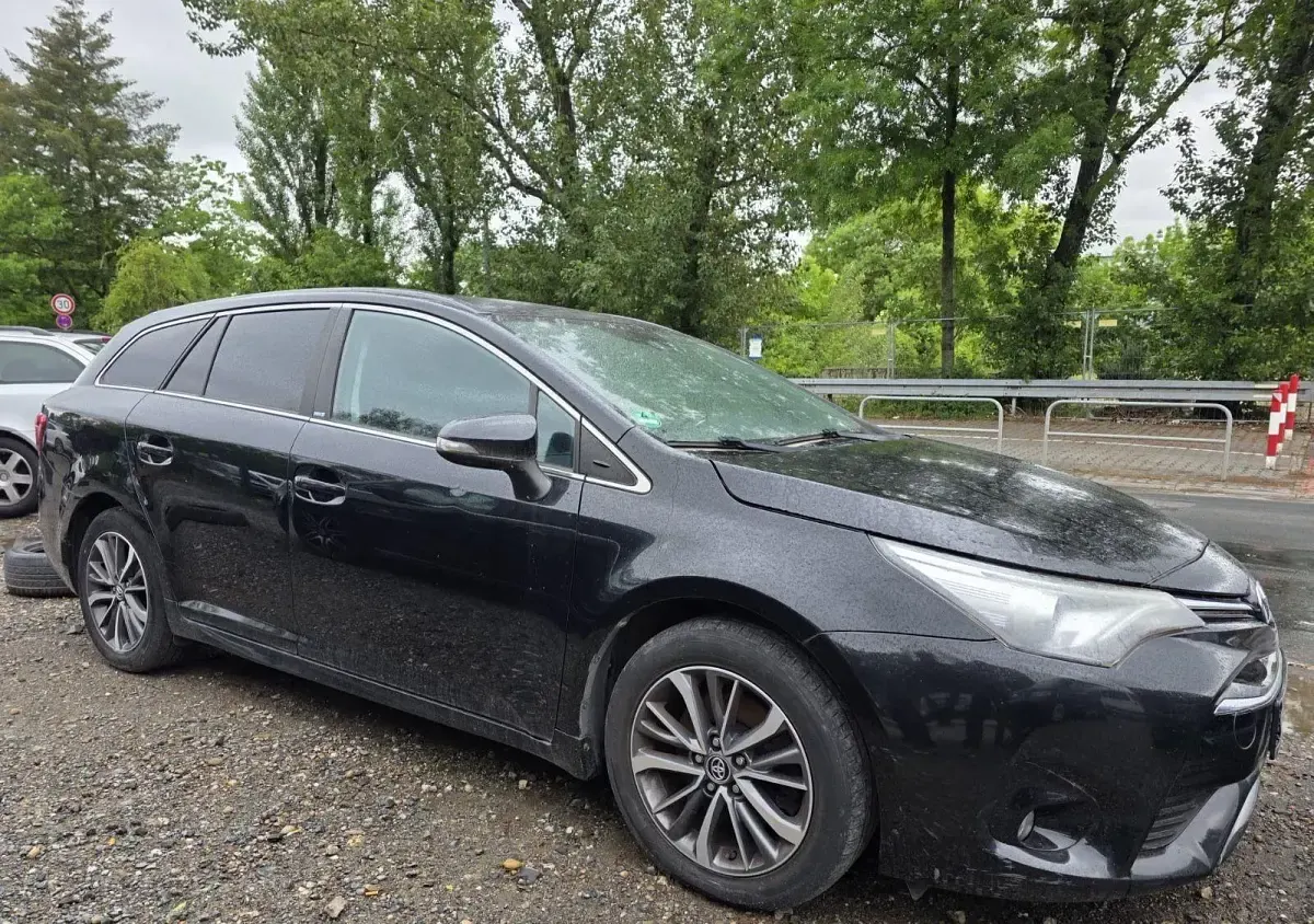 Gebraucht Toyota Avensis Edition-S 143 PS (105 kW) 2016 Schwarz Kombi