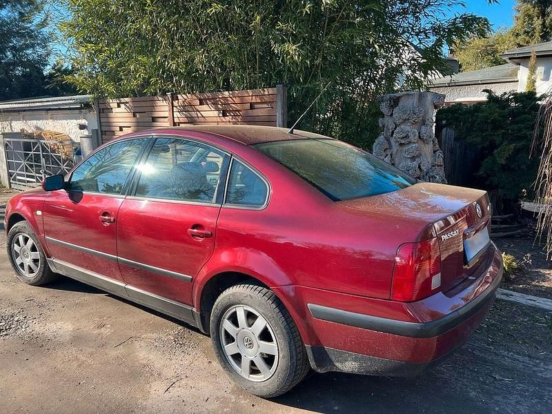 Gebraucht VW Passat 125 PS (91 kW) 2000 Rot Limousine