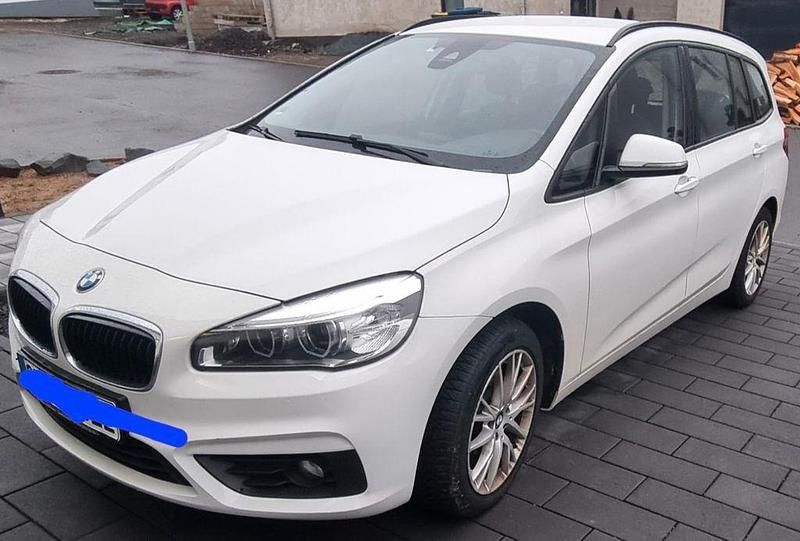 Weiß Gebraucht 2016 BMW 220 Gran Tourer Van / Kleinbus | 14.500 € (Guter Preis) - Bild 1/4