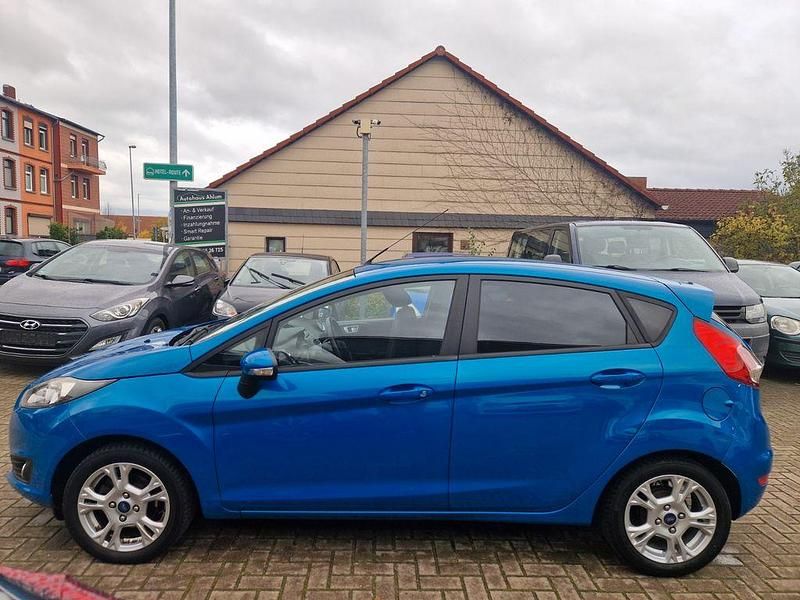 Gebraucht Ford Fiesta Trend 80 PS (58 kW) 2015 Blau Kleinwagen