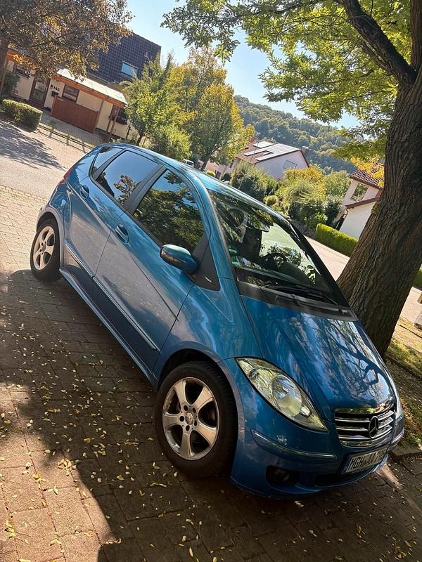 Blau Gebraucht 2007 Mercedes A180 Avantgarde Limousine | 2.550 € - Bild 1/4