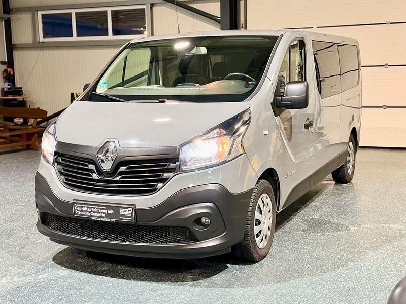 Gebraucht Renault Trafic Expression 125 PS (91 kW) 2017 Grau Van / Kleinbus