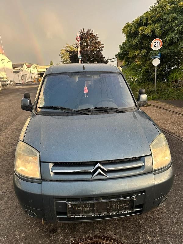 Grau Gebraucht 2006 Citroën Berlingo Van / Kleinbus | 1.950 € (Fairer Preis) - Bild 1/4