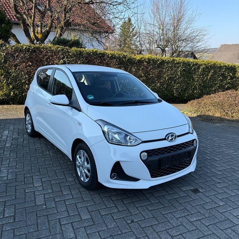 Gebraucht Hyundai i10 YES! 67 PS (49 kW) 2017 Weiß Kleinwagen