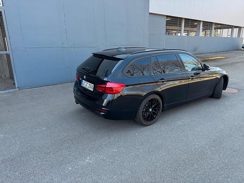 Gebraucht BMW 320 Sport Line 190 PS (139 kW) 2018 Schwarz Kombi