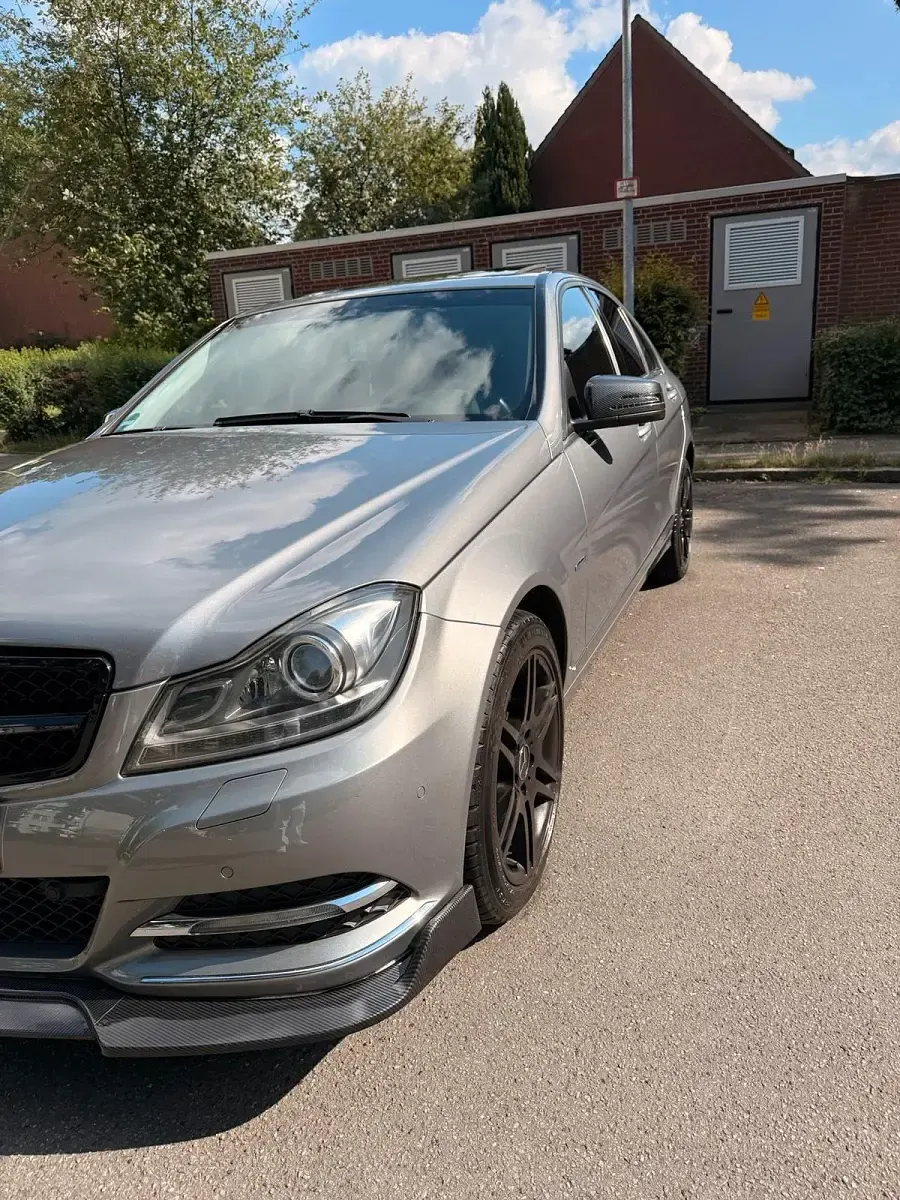 Gebraucht Mercedes C250 204 PS (150 kW) 2011 Grau Limousine