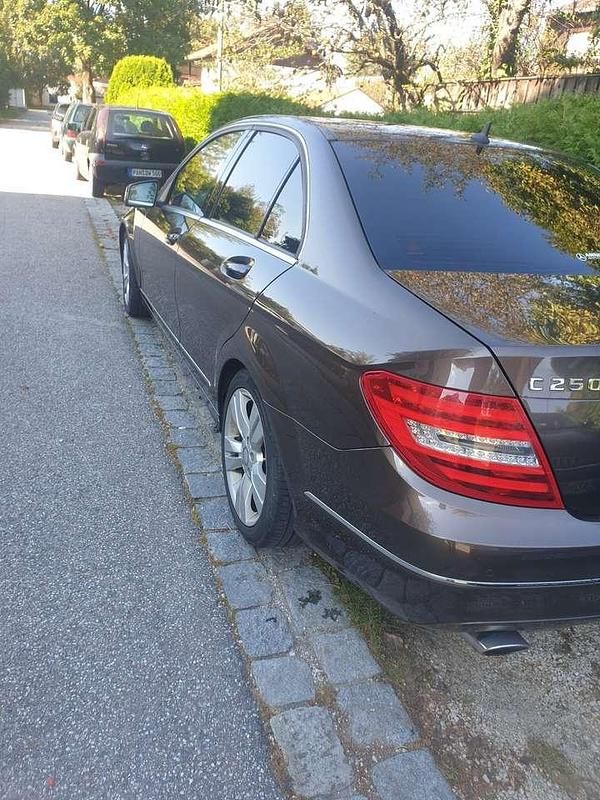 Gebraucht Mercedes C250 Elegance 204 PS (150 kW) 2012 Kombi