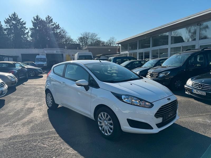 Gebraucht Ford Fiesta 60 PS (44 kW) 2014 Weiß Kleinwagen