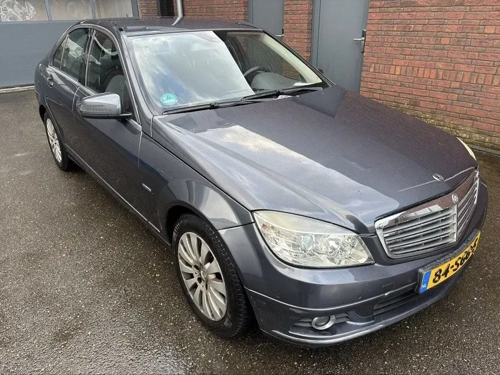 Gebraucht Mercedes C200 136 PS (100 kW) 2010 Grau Limousine