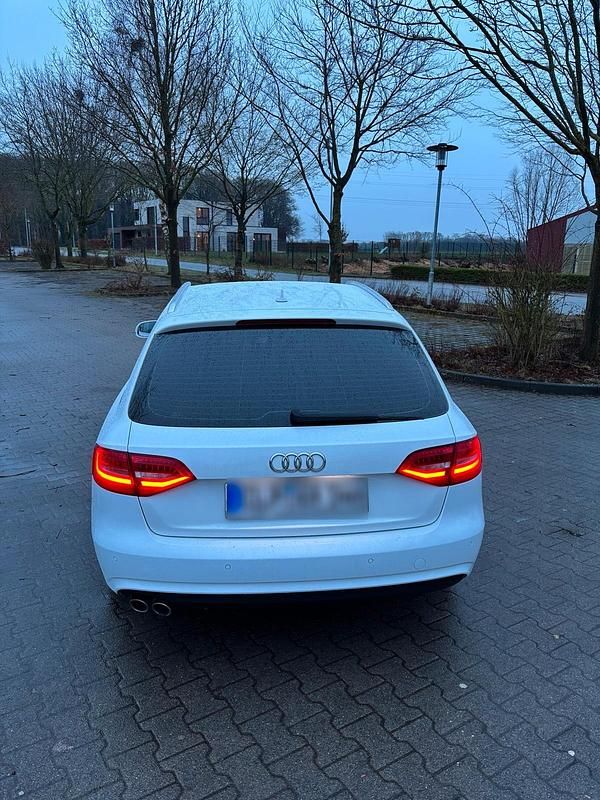 Gebraucht Audi A4 Ambiente 150 PS (110 kW) 2013 Weiß Kombi