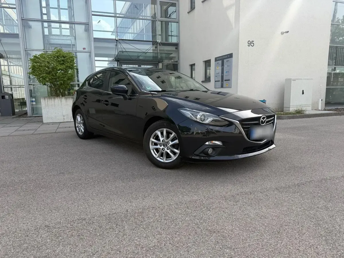 Używany Mazda 3 120 KM (88 kW) 2014 Czarny Sedan/Limuzyna