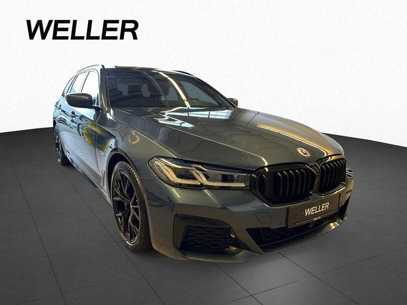 Gebraucht BMW 530e Shadowline 292 PS (214 kW) 2022 Arctic race blue (blau) Kombi