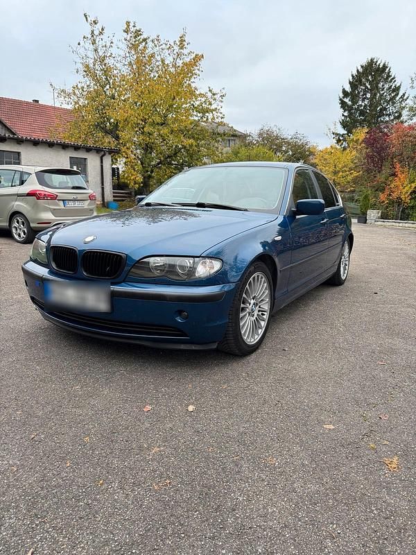 Blau Gebraucht 2001 BMW 325 Limousine | 3.900 € (Guter Preis) - Bild 1/4