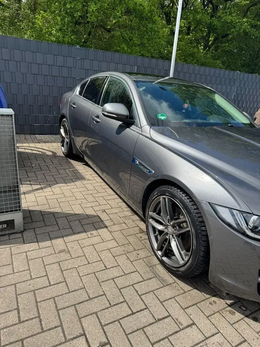 Gebraucht Jaguar XE Prestige 179 PS (131 kW) 2015 Grau Limousine