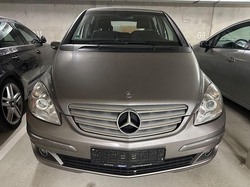 Grau Gebraucht 2006 Mercedes B200 Van / Kleinbus | 2.900 € (Fairer Preis) - Bild 1/4