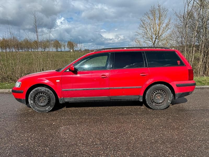 Gebraucht VW Passat 125 PS (91 kW) 1999 Rot Kombi