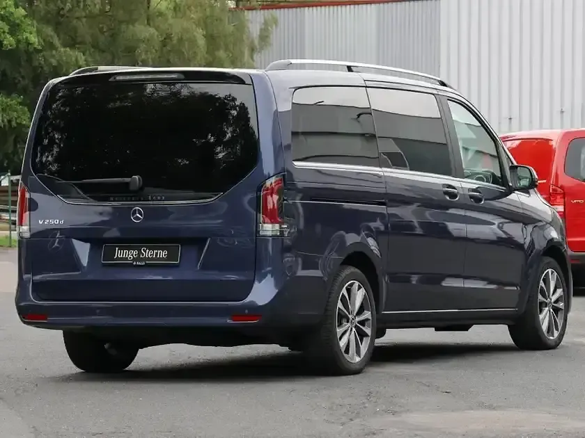 Gebraucht Mercedes V250 Avantgarde 190 PS (139 kW) 2025 Sodalithblau met. Van / Kleinbus