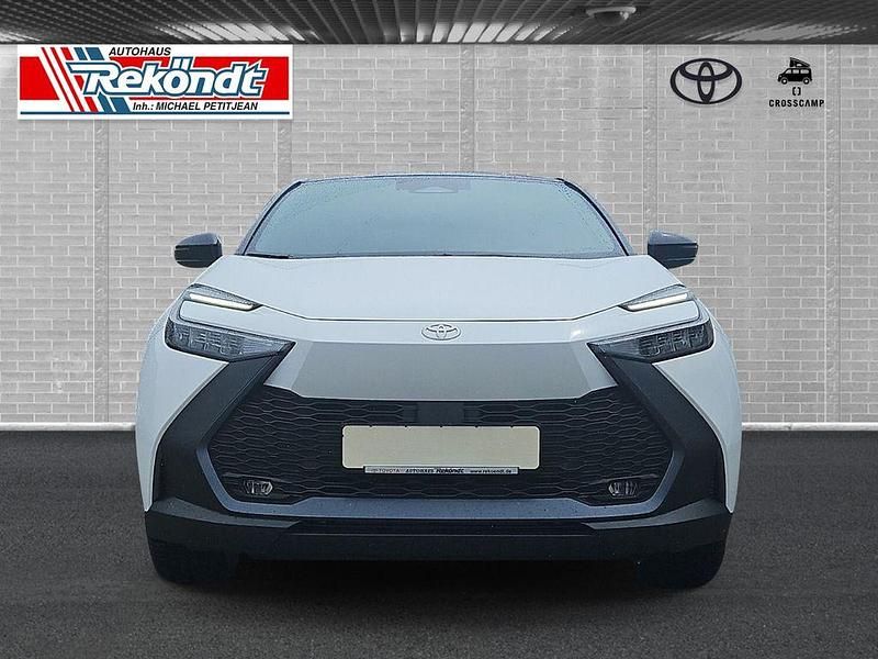 Neu Toyota C-HR Team 197 PS (144 kW) 2025 Super white 2 (040)/ black (20 SUV