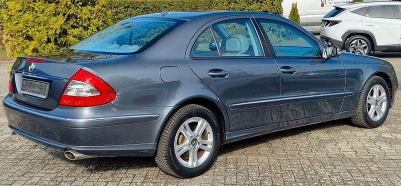 Gebraucht Mercedes E230 Avantgarde 204 PS (150 kW) 2007 Grau Limousine