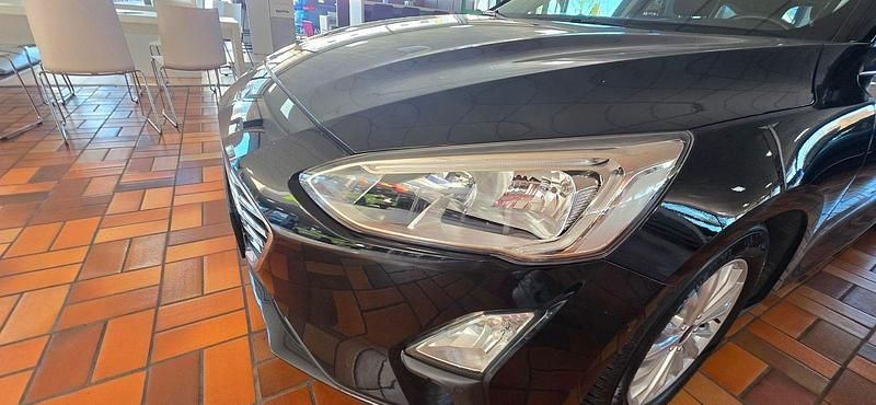 Używany Ford Focus Titanium 125 KM (91 kW) 2019 Czarny Kombi