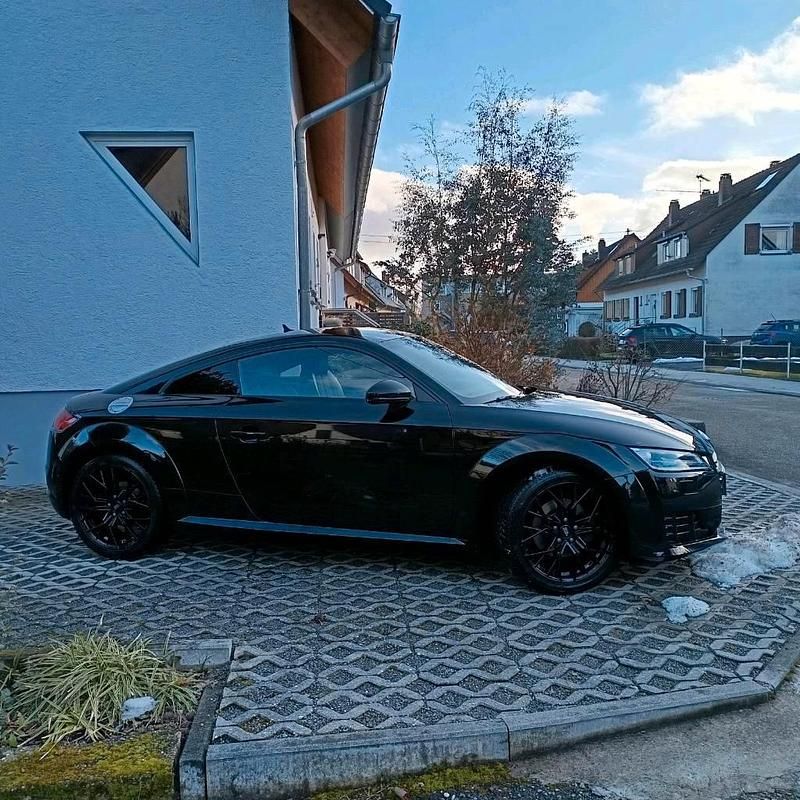 Używany Audi TT Ambiente 179 KM (131 kW) 2016 Czarny Coupe
