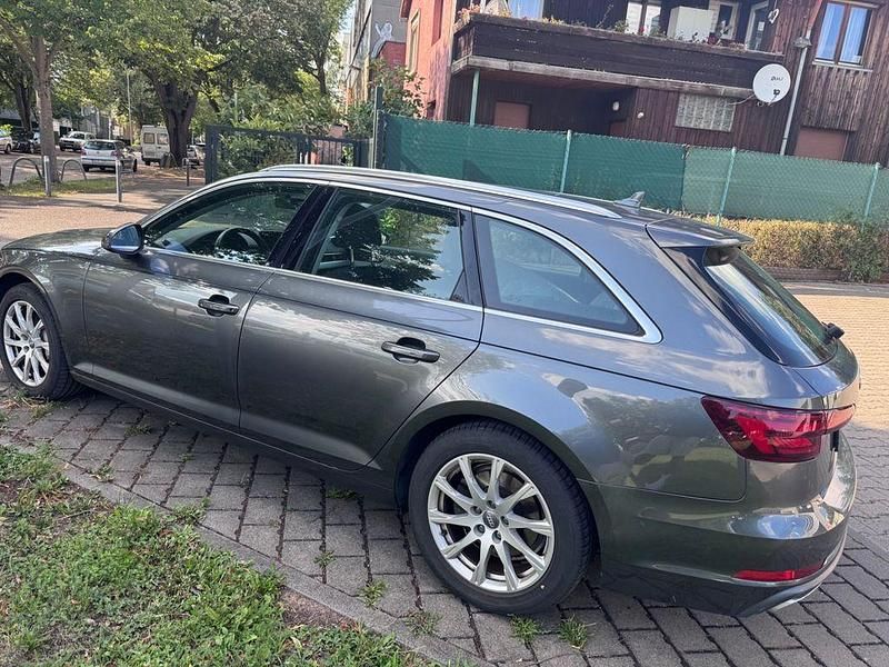 Gebraucht Audi A4 Performance 190 PS (139 kW) 2019 Grau Kombi