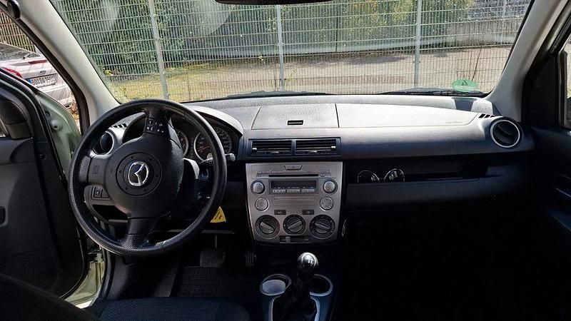 Gebraucht Mazda 2 Exclusive 80 PS (58 kW) 2006 Grün Kleinwagen