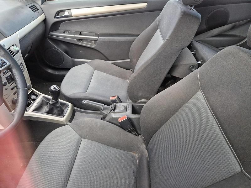 Gebraucht Opel Astra 105 PS (77 kW) 2007 Rot Limousine