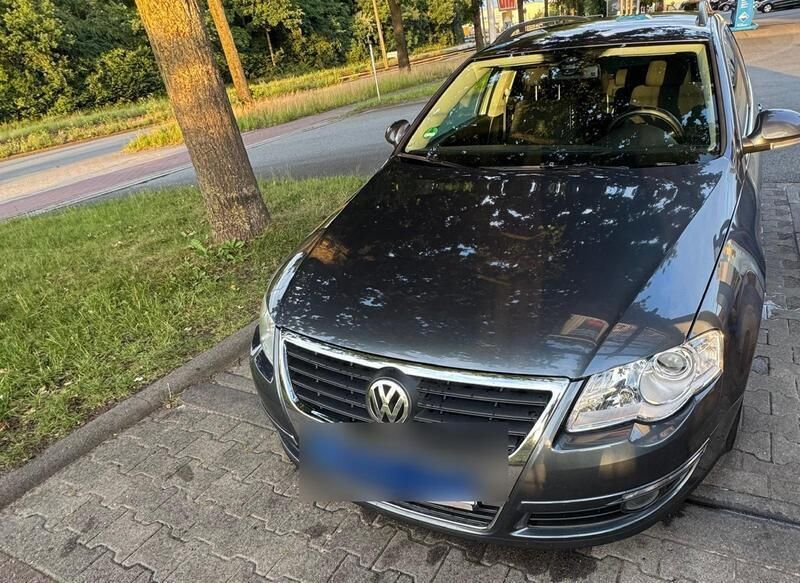 Grau Gebraucht 2010 VW Passat Kombi | 6.000 € (Teuer) - Bild 1/4