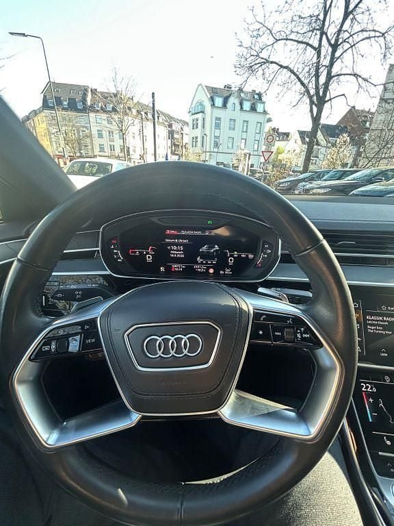 Second-hand Audi A8 Comfort 286 CP (210 kW) 2023 Negru Berlinǎ