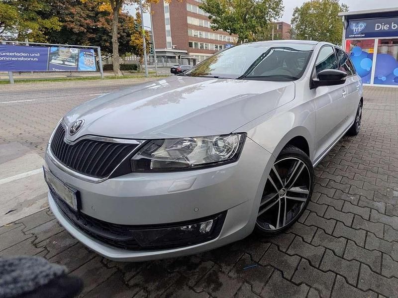 Silber Gebraucht 2016 Skoda Rapid Emotion Plus Kombi | 9.490 € (Fairer Preis) - Bild 1/4