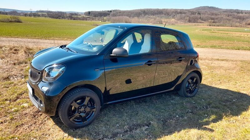Schwarz Gebraucht 2018 Smart ForFour Passion Limousine | 8.900 € (Guter Preis) - Bild 1/4