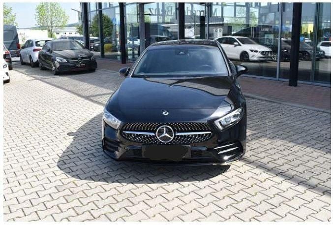 Schwarz Gebraucht 2021 Mercedes A180 AMG line Limousine | 22.800 € (Guter Preis) - Bild 1/4