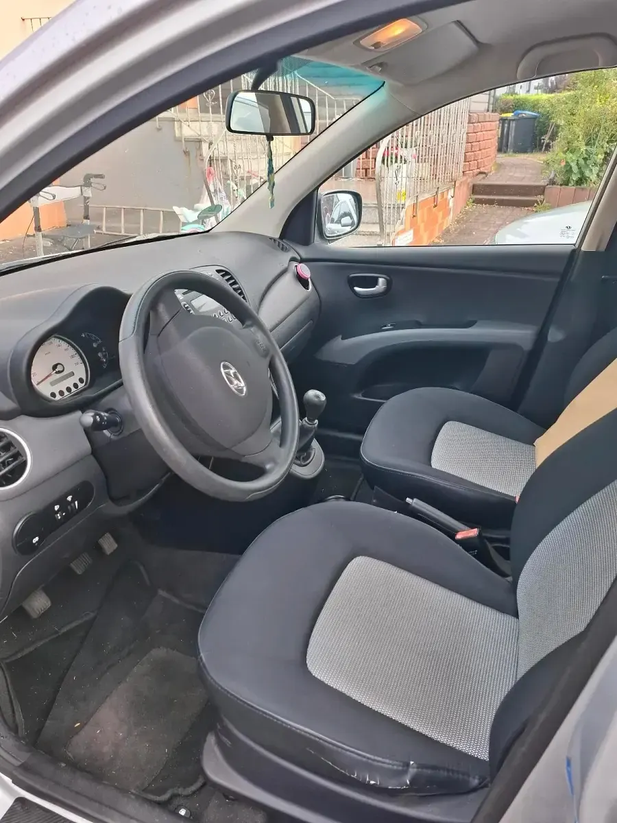 Gebraucht Hyundai i10 67 PS (49 kW) 2009 Silber Kleinwagen