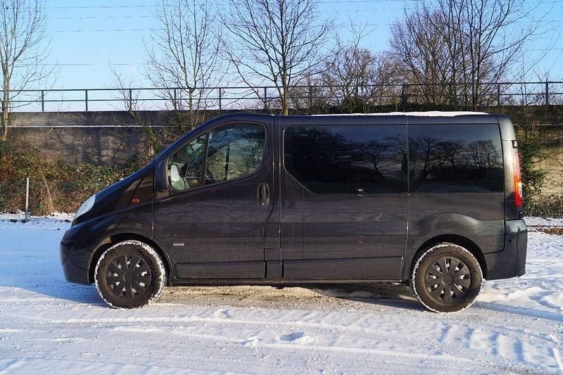 Gebraucht Opel Vivaro 114 PS (83 kW) 2011 Schwarz Van / Kleinbus