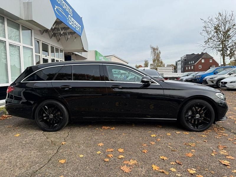 Gebraucht Mercedes E300 Avantgarde 320 PS (235 kW) 2022 Schwarz Limousine