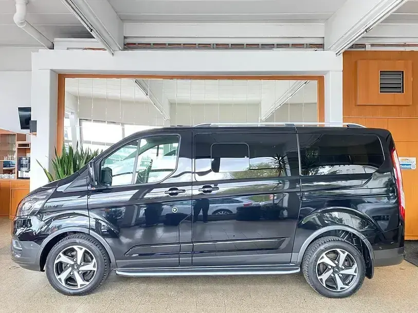 Gebraucht Ford Tourneo Active 185 PS (136 kW) 2022 Schwarz Kombi