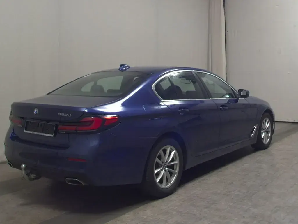 Gebraucht BMW 520 Performance 190 PS (139 kW) 2023 Blau Limousine