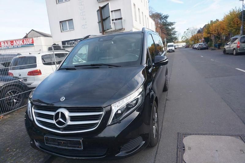 Schwarz Gebraucht 2018 Mercedes V250 Avantgarde Edition Van / Kleinbus | 28.999 € (Superpreis) - Bild 1/4