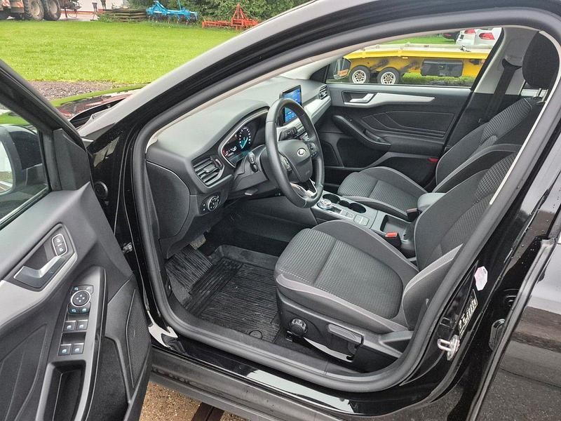 Gebraucht Ford Focus Cool & Connect 125 PS (91 kW) 2020 Schwarz Kombi