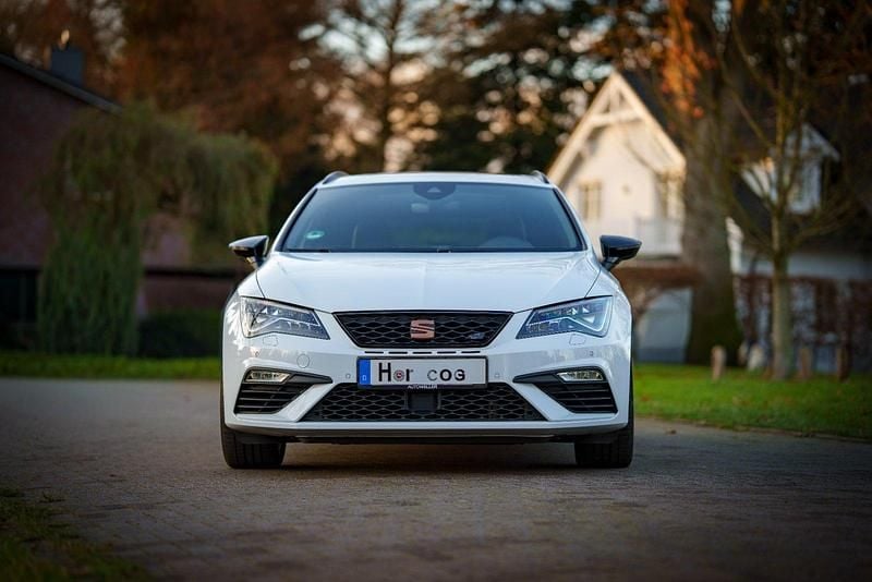 Weiß Gebraucht 2020 Seat Leon ST 4Drive Kombi | 26.900 € (Guter Preis) - Bild 1/4