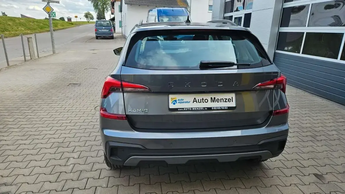 Neu Skoda Kamiq Selection 116 PS (85 kW) 2026 Graphitegrau metallic SUV
