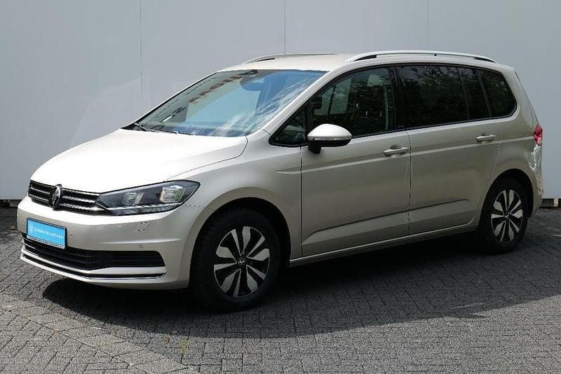 Gebraucht VW Touran Move 150 PS (110 kW) 2024 Ivory silver metallic Van / Kleinbus