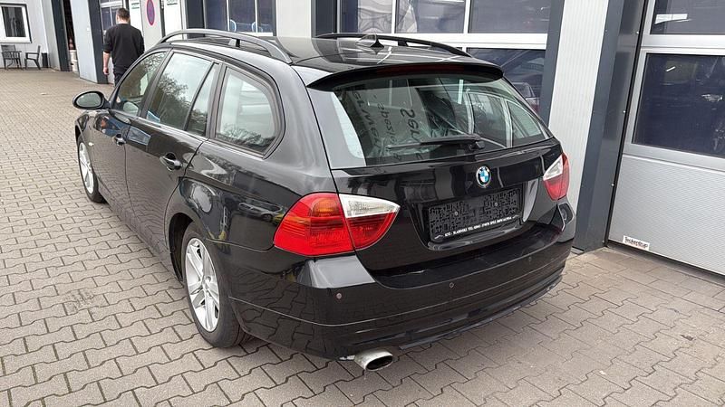 Gebraucht BMW 318 143 PS (105 kW) 2007 Schwarz Kombi