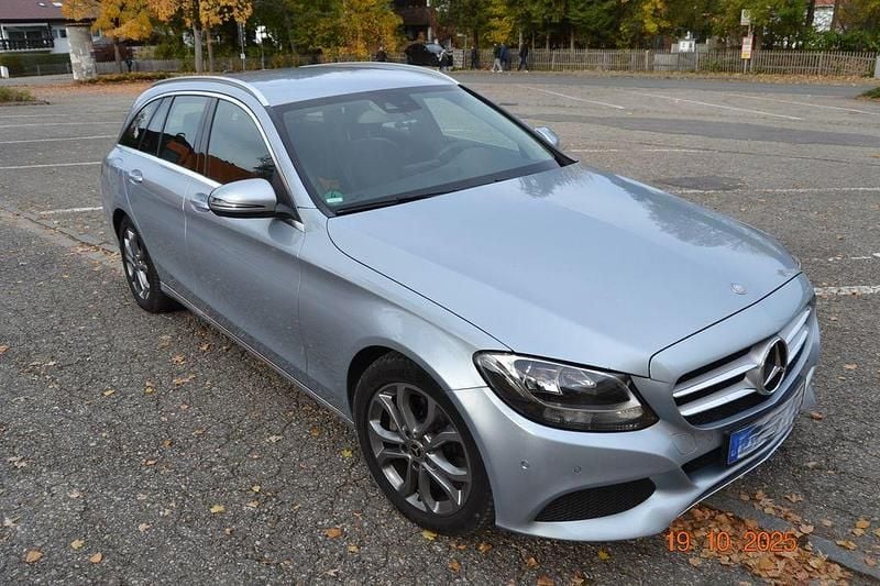 Silber Gebraucht 2017 Mercedes C220 Avantgarde Limousine | 16.700 € (Guter Preis) - Bild 1/4