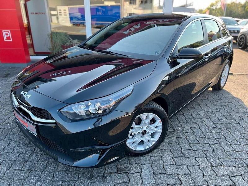 Gebraucht Kia Ceed Vision 140 PS (102 kW) 2024 Zilinaschwarz Kleinwagen