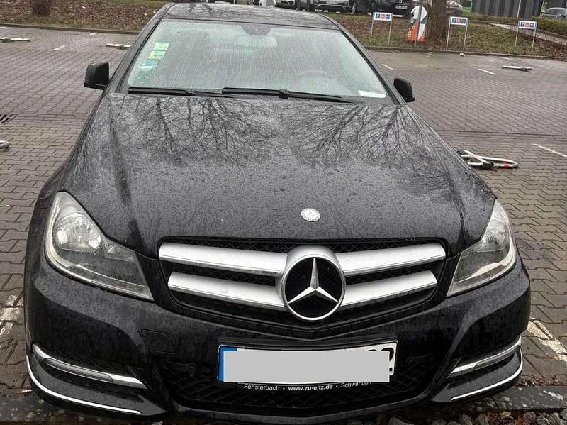 Gebraucht Mercedes C180 156 PS (114 kW) 2011 Schwarz Coupé