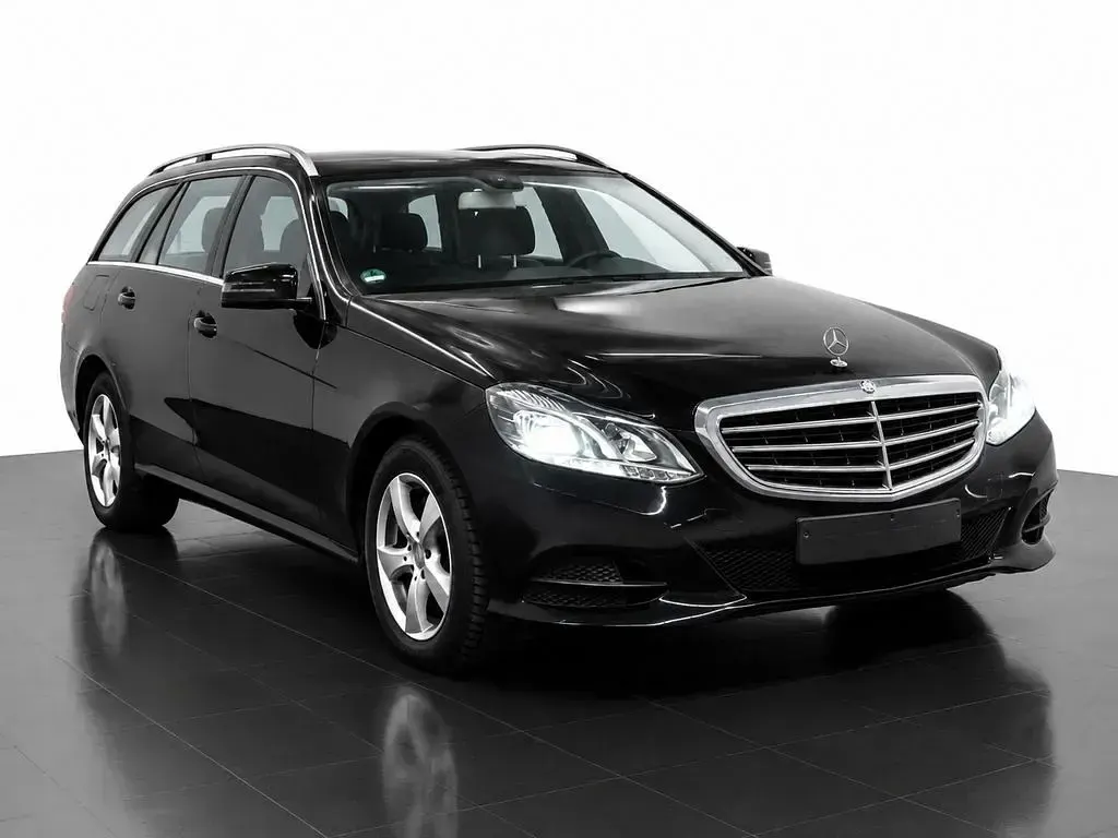Gebraucht Mercedes E220 170 PS (125 kW) 2014 Schwarz Limousine