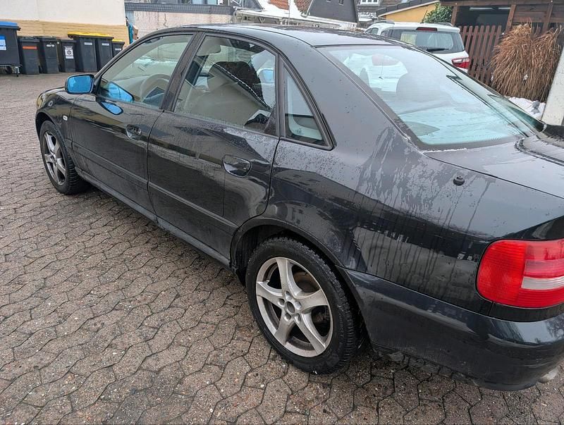 Gebraucht Audi A4 102 PS (75 kW) 2000 Schwarz Limousine